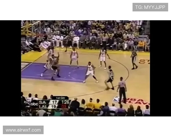 2001年NBA季后赛马刺与小牛的激烈对决回顾与分析